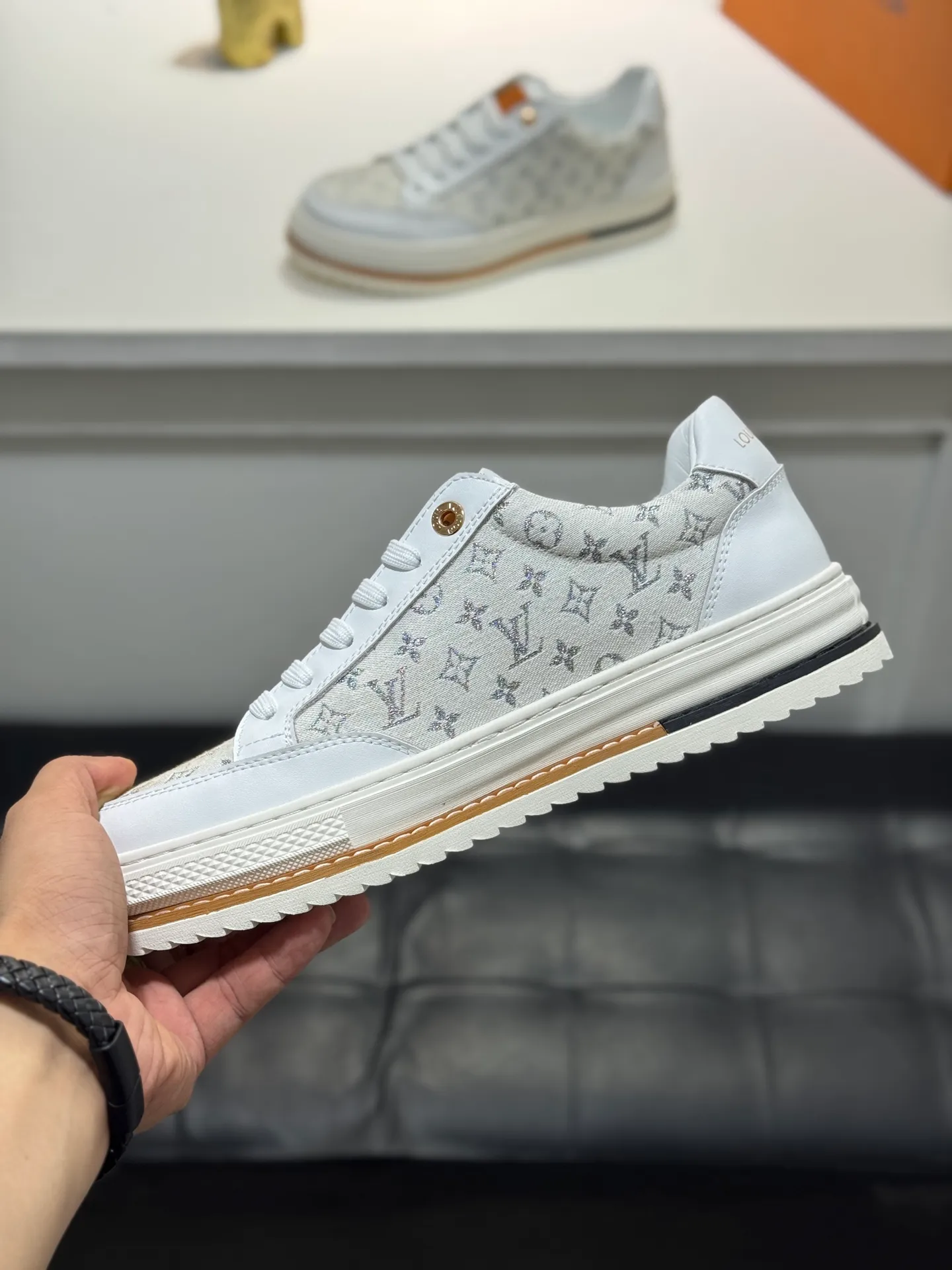 Men's shoes 💰400 [New style] 🌂🌂Top original order - Louis Vuitton®️ Trendy and fashionable yet low-key men's casual shoes, LV special fabric pattern on the upper, comfortable and breathable, sheepskin lining, original rubber outsole, 3 colors available ~ a must-have for sportsmen. Size: 38-44 (45 customized